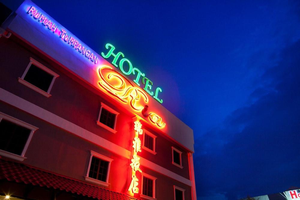 Hotel Ria Джохор Бахру Екстериор снимка