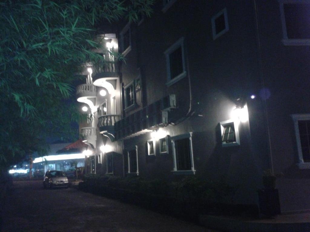 Hotel Ria Джохор Бахру Екстериор снимка